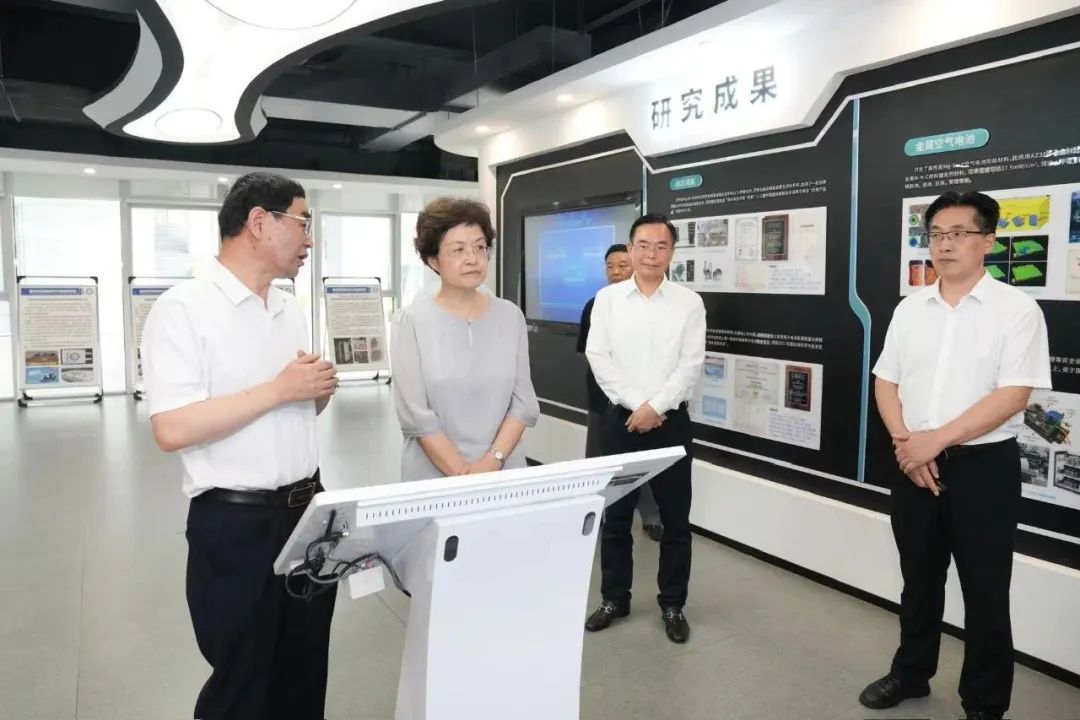 市政协党组书记、主席程丽华莅临我院调研