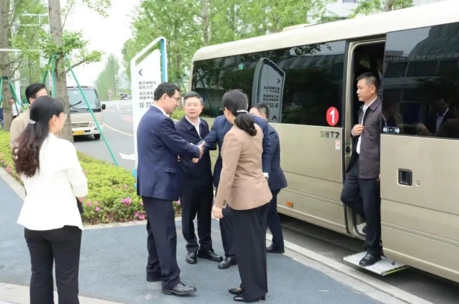 卢红率万州党政代表团考察我院，罗蔺常委全程陪同，潘复生院士介绍明月湖实验室