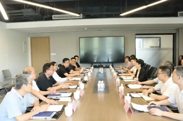 綦江区委副书记、区长郭小萍一行到研究院拜访潘复生院士