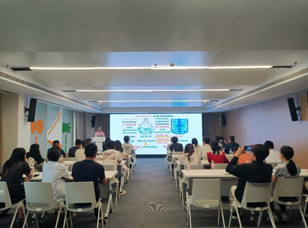法国洛林大学胡国华教授应邀到我院作学术报告