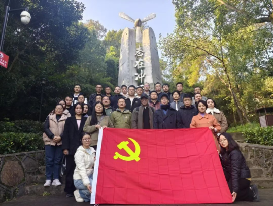 “铭记抗战历史 砥砺复兴力量”——重庆新型储能材料与装备研究院党支部与重庆大学储能材料系党支部联合开展主题党日活动