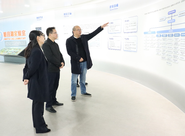两江新区区委常委杨新调研明月湖实验室