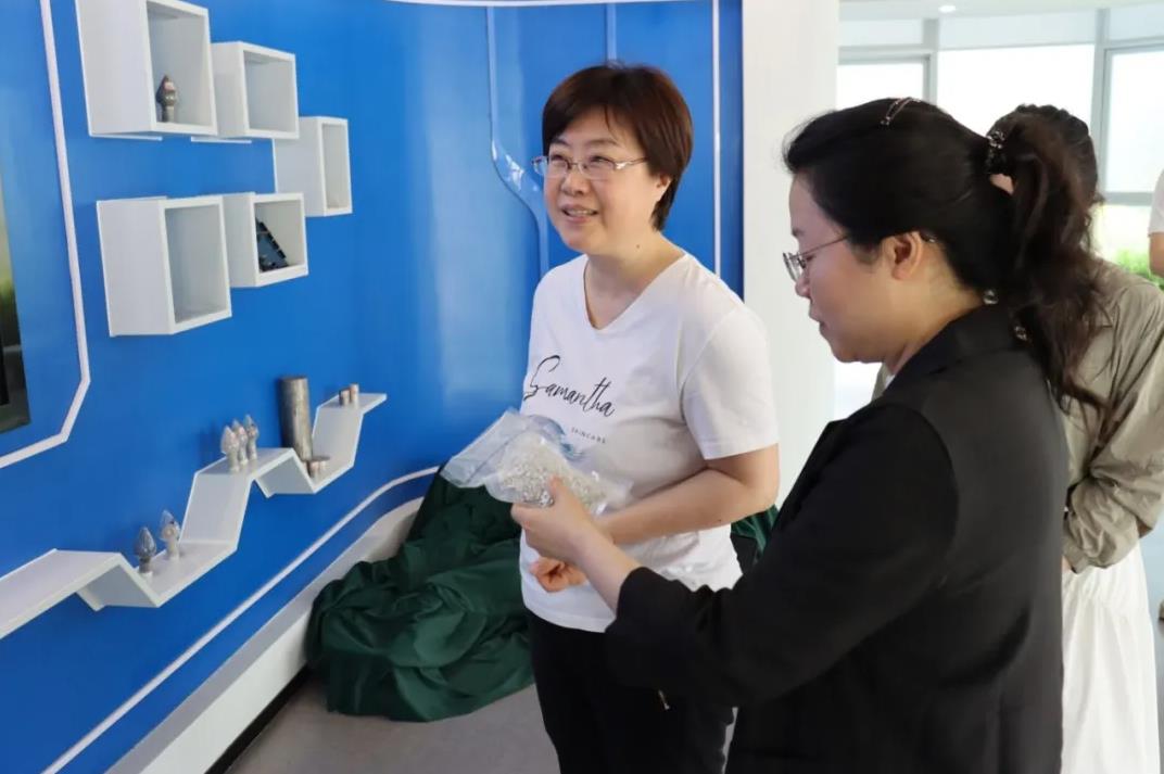 两江新区市场监管局副局长曹欢一行莅临我院调研