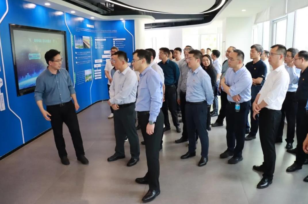 重庆能源集团党委书记宋葵一行莅临我院调研