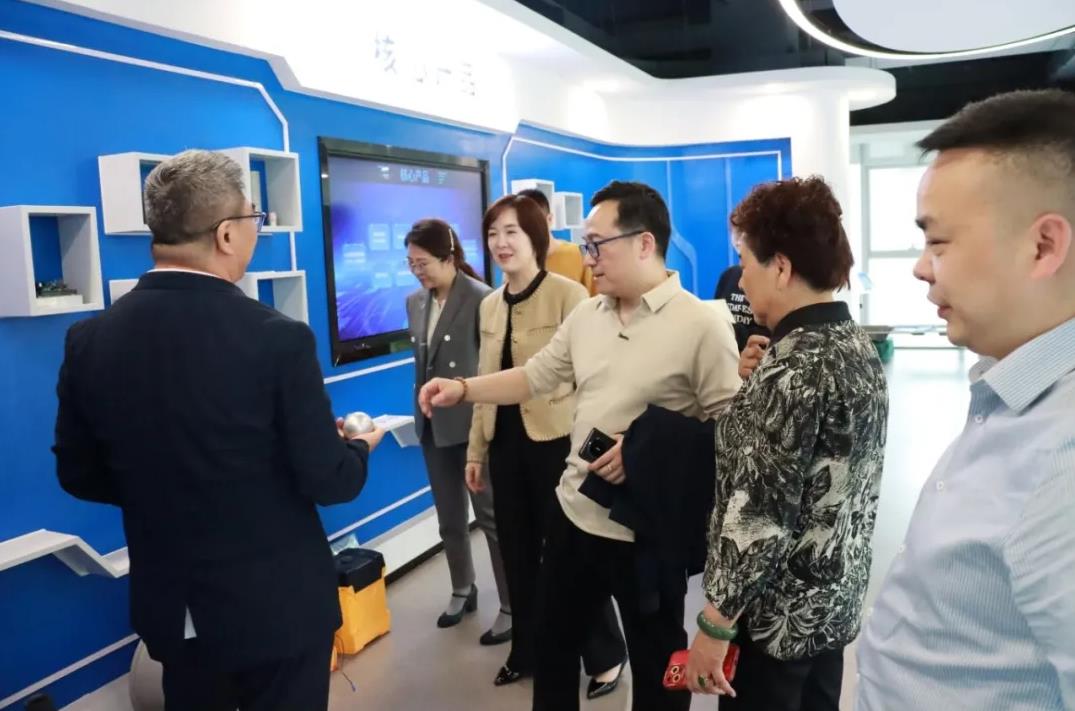 正泰集团总裁助理程昱昊等一行莅临我院调研